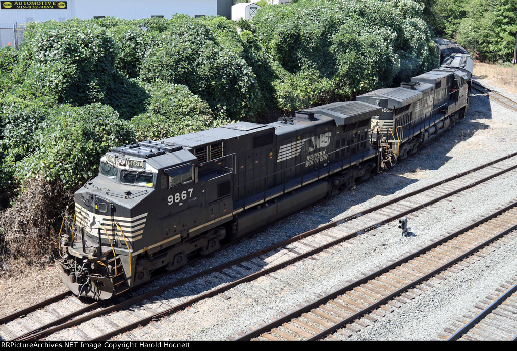 NS 9867 leads train P41 off the VF line 